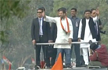 Akhilesh, Rahul flaunt friendship at Agra roadshow; vow to build UP together